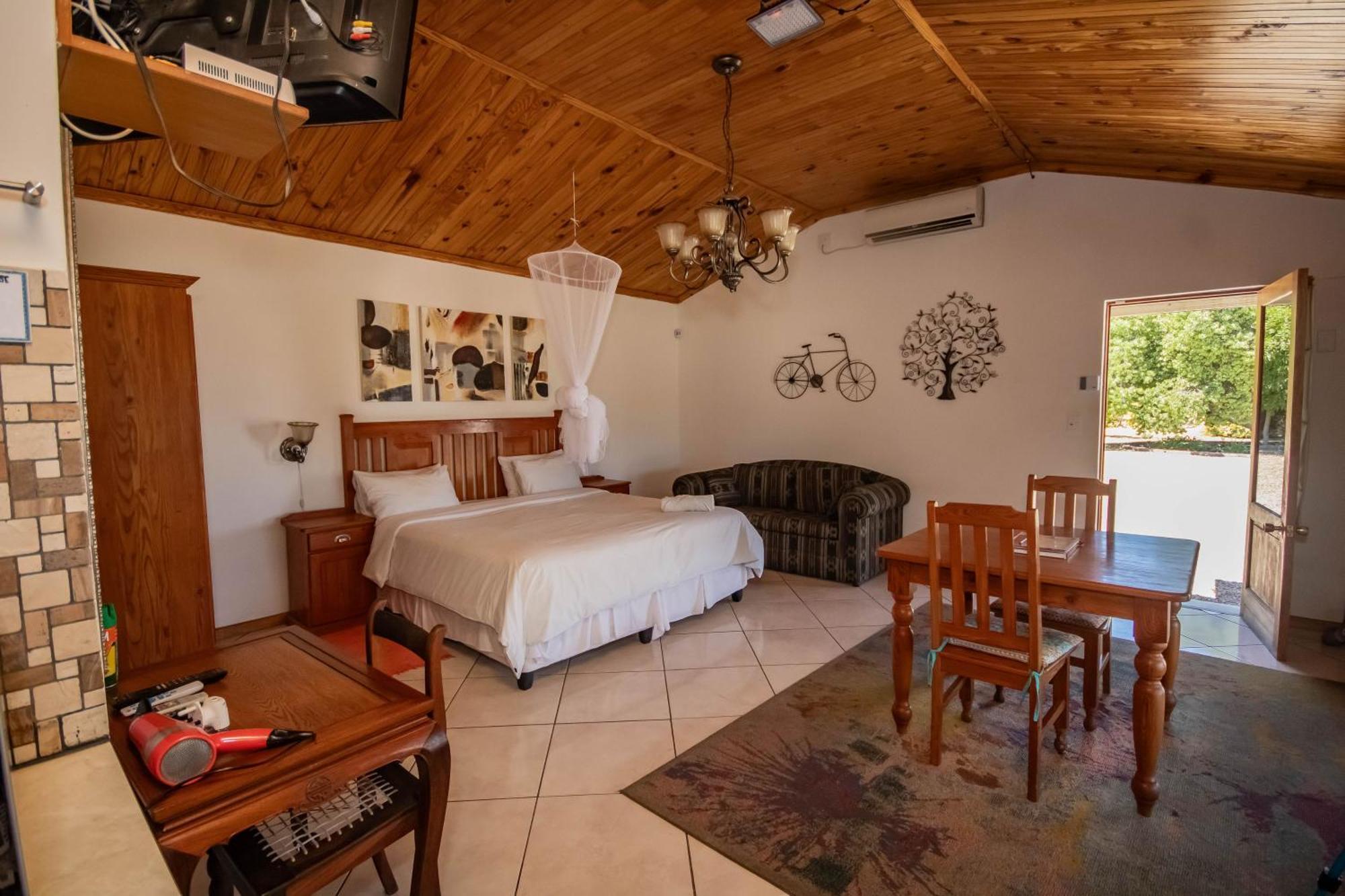 Tarantula Guest House Calvinia Exterior photo