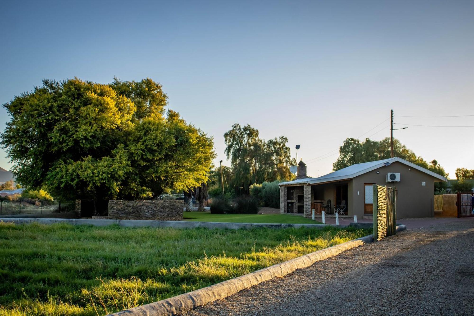 Tarantula Guest House Calvinia Exterior photo
